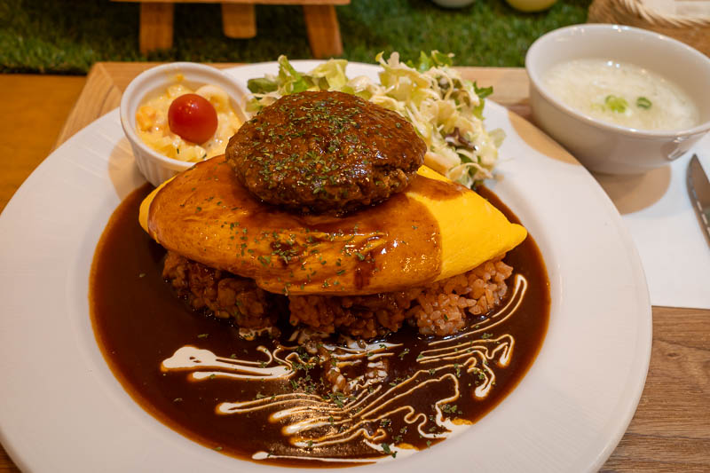 Japan-Kobe-Sannomiya-Rain - So it was time to find a place nearby, and I was the only person in the omurice place surrounded by puddles on all side.