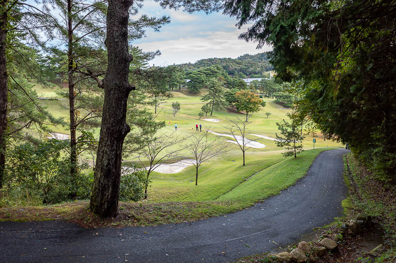 Japan-Kobe-Hiking-Mount Rokko - I remembered this from last time, between the peaks is a very fancy golf course. The trail skirts along its edge for a while.