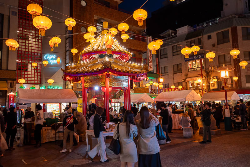 Japan-Kobe-Shinkaichi-Harborland - The street stalls were closing up, I think they were mainly selling various noodles.