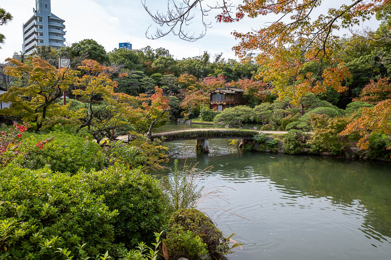 Japan-Kobe-Garden-Bridge - The Japanese part of the garden is very nice. The building on the right used to be a river boat of some kind.