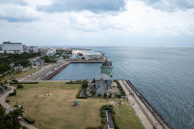 Japan-Kobe-Garden-Bridge - Although they have encased it all in mesh, it is open to the sea air and the mesh is spaced wide enough that you can take a mesh free photo.