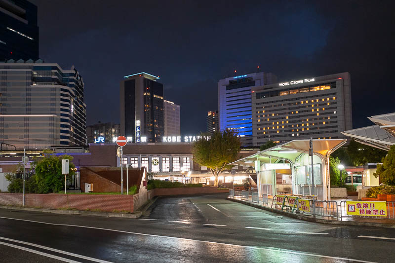 Japan-Kobe-Ramen-Shin Nagata - Here is Kobe station, which is not one of the main stations in Kobe as I explained earlier. It had rained for about 10 seconds at this point, that is 