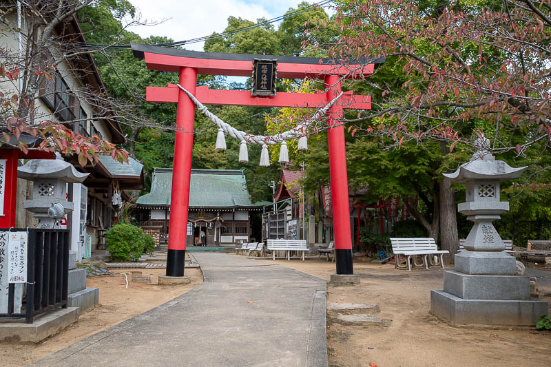 Japan-Kobe-Hiking-Higashiyama - Obviously there is a shrine.