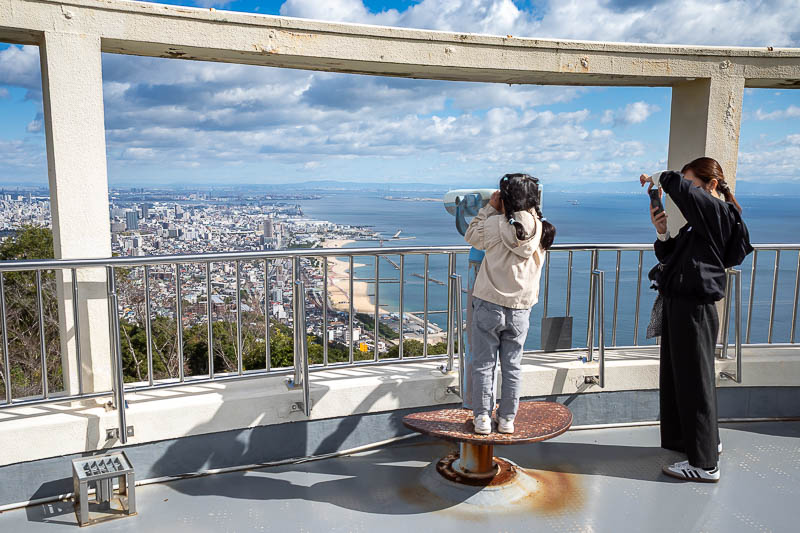 Japan-Kobe-Hiking-Higashiyama - There was a games arcade and restaurant at the top of the last peak, and so I took a photo of people getting conjunctivitis. Really, don't put your ey