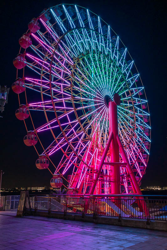 Japan-Kobe-Harborland - I always get mildly excited at the opportunity to photograph a ferris wheel.