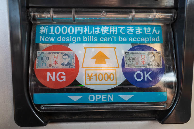 Japan-Tokyo-Hiking-Hachiokayama - First up, the change to a new 1000 yen bill is still causing dramas across Japan. These are the vending machines on every JR train platform, and they