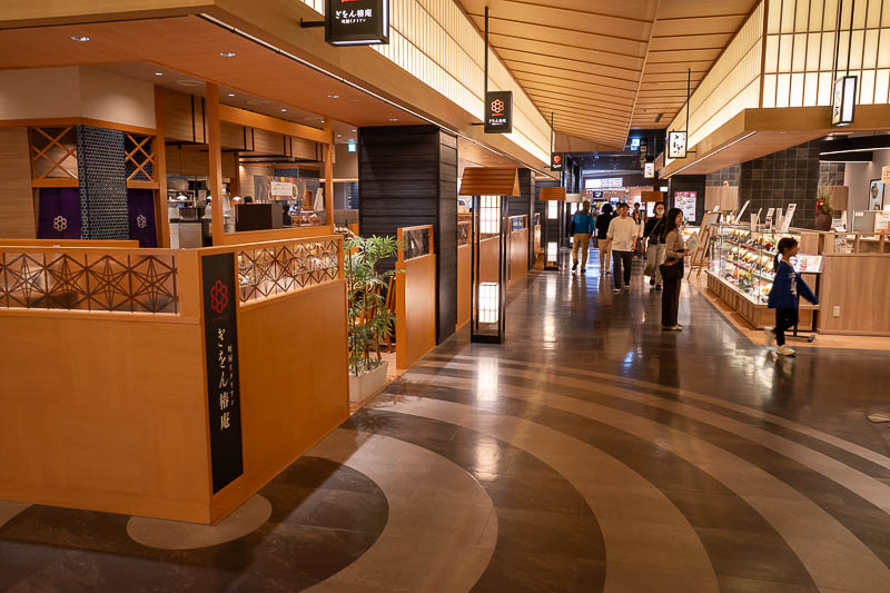 Japan-Tokushima-Mall-Pasta - And so I headed up to the slightly more expensive food. In hindsight, cheaper would have been better.