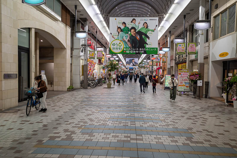 Japan-Takamatsu-Shotengei - Then I just cut across to the main one with this perpendicular one. I am tired of typing Shotengai, so I will just use non descript terms.