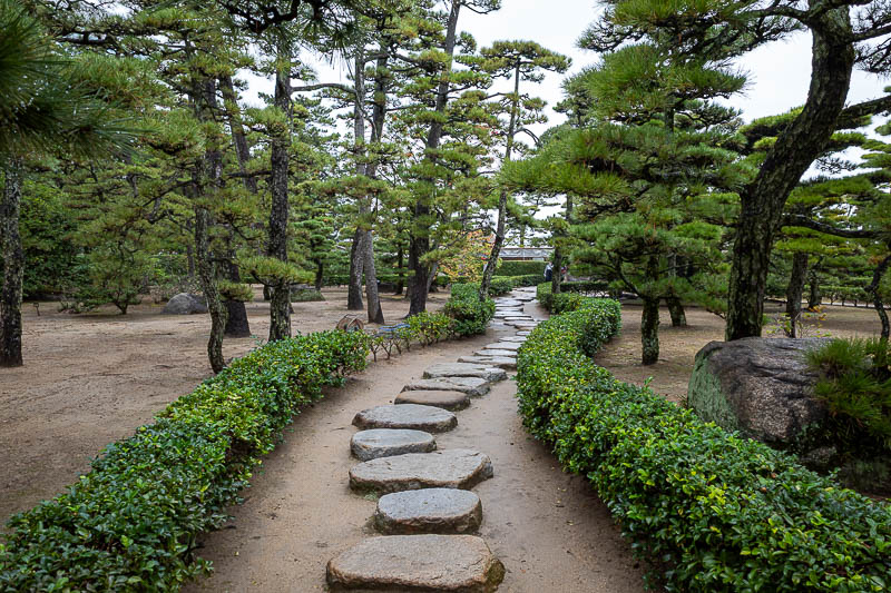 Trip 13 to Japan - October and November 2025 - The gardens are nice, the rocks are slippery, still not really any other people!