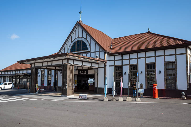 Japan-Takamatsu-Hiking-Kotohira - I went to Kotohira on the JR line, here is the station. There is a 7-eleven inside, and I stocked up there, but there is no need as there are numerous