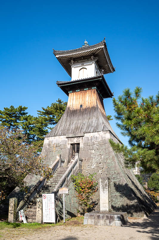 Japan-Takamatsu-Hiking-Kotohira - Here is a giant lantern. It is right near the Kotoden station, which I will use to get back to Takamatsu. I do not really understand what this would h