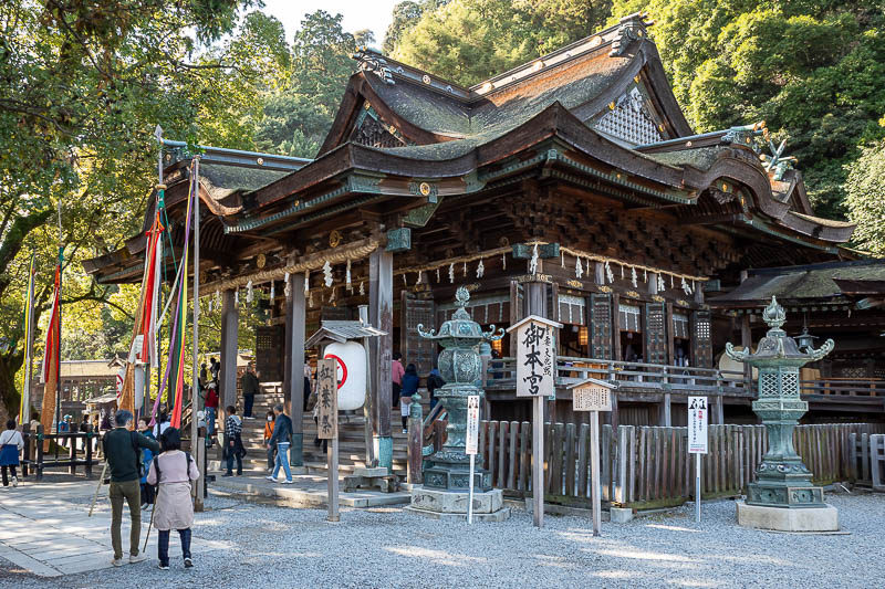 Japan-Takamatsu-Hiking-Kotohira - But wait, more shrines. This one was doing a changing of the guard ceremony. That's what it is isn't it?