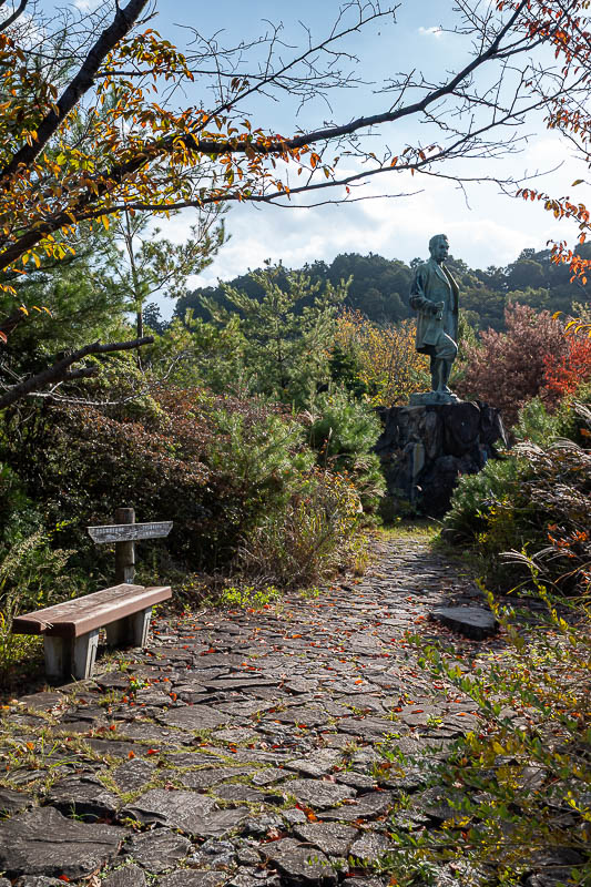 Japan-Takamatsu-Hiking-Kotohira - Almost at the end, and it is a giant statue.