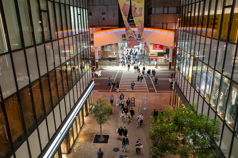 Japan-Takamatsu-Shotengei-Omurice - Despite being a Monday, quite busy. Those flags of course have some kind of locally famous pokemon on them. A lot of people are crowded around under t