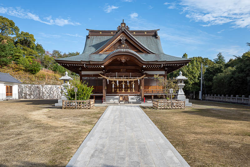 Japan-Takamatsu-Hiking-Mount Inazumi - However this is probably the nicest shrine of the day.