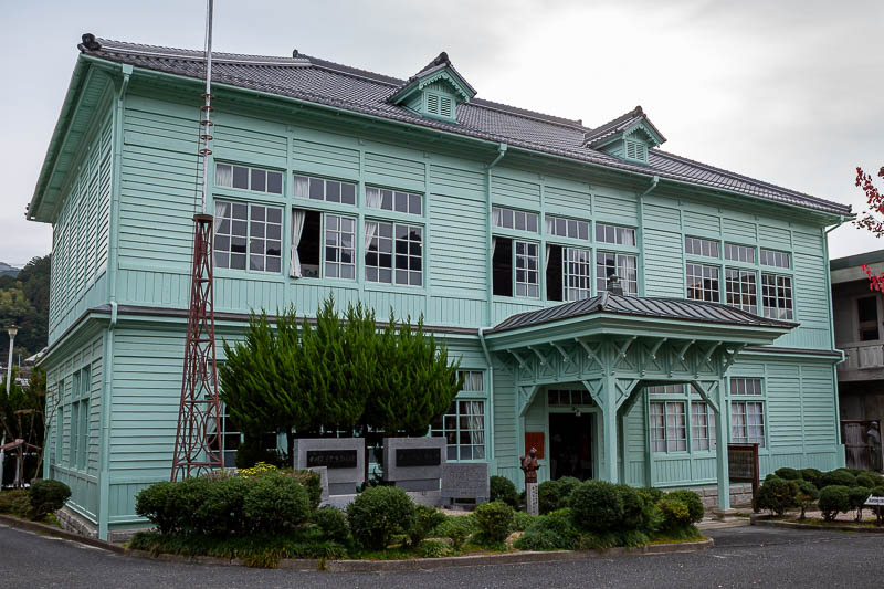 Japan-Okayama-Castle-Hiking - There are a lot of historic buildings in and around town, generally labelled as Samurai houses. I do not think Samurai lived here though.