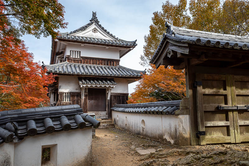 Japan-Okayama-Castle-Hiking - OK, so behind the bit you can go inside, is this. You cannot go inside this part. I am wondering if this is actually the old castle. It is however ver