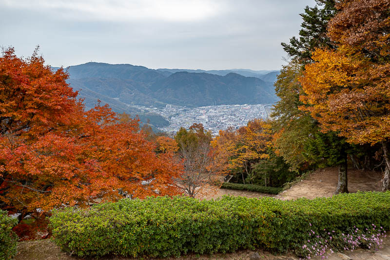 Japan-Okayama-Castle-Hiking - I hunted around a while for a view.