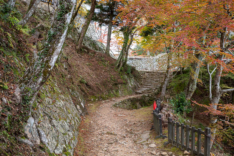 Japan-Okayama-Castle-Hiking - Now I will head around the back of the castle and rejoin a hiking trail to go beyond the shuttle bus tourism zone.