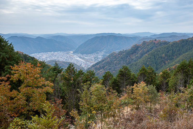 Japan-Okayama-Castle-Hiking - Behold the view of the city and the castle (on the right). I turned around and retraced my steps at this point.