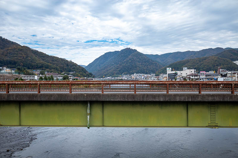 Japan-Okayama-Castle-Hiking - Unfortunately the view in the other direction was blocked by the road. They built 2 bridges alongside one another, one for bikes and pedestrians that 