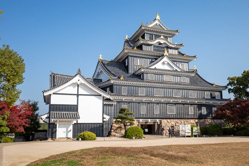 Trip 13 to Japan - October and November 2025 - There it is, a black castle. It looks brand spanking new. This side is a bit flat and boring compared to the back side.
