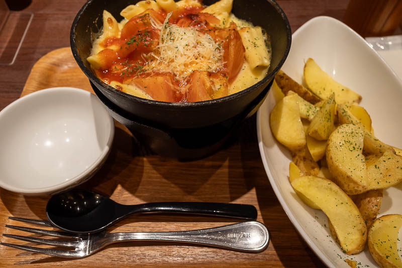 Japan-Okayama-Doria - And so, after a lot of content aimed at further cancelling myself, it was time for another doria. Tongiht's doria, baked penne pasta with a whole toma