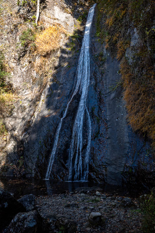 Japan-Tokyo-Hiking-Mount Odake - Nearby, a slightly less pathetic waterfall. The ways for crossing the streams were relatively safe today, nothing too slippery.