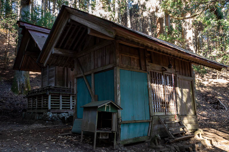 Japan-Tokyo-Hiking-Mount Odake - Just below the summit of Mount Odake there are predictably a few shrines. Some look abandoned.