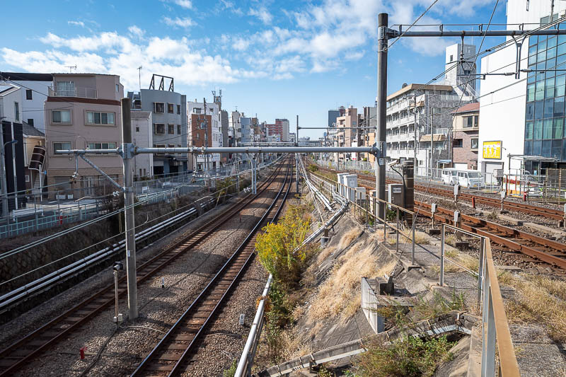 Japan-Tokyo-Walking-Yamanote - Early on it was grey and cloudy, but as you can see, throughout the day the cloud disappeared.