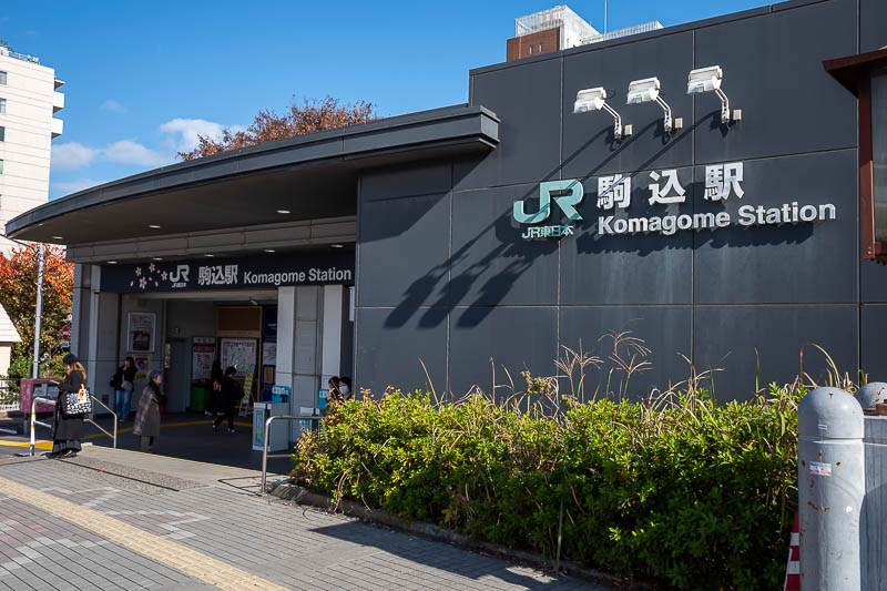 Japan-Tokyo-Walking-Yamanote - Station 7 of 30 - Komagome. It's black.