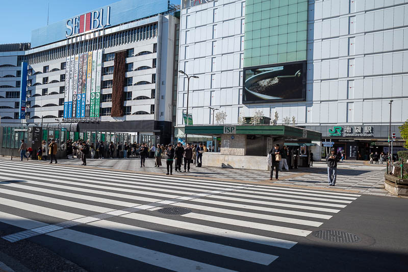 Japan-Tokyo-Walking-Yamanote - Station 10 of 30 - Ikebukuro, one of the bigger ones.