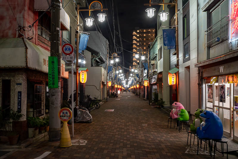 Japan-Tokyo-Ueno-Okachimachi - But wait, nearby a non covered shopping street, that is even more abandoned. The only patrons here are frogs in chairs.