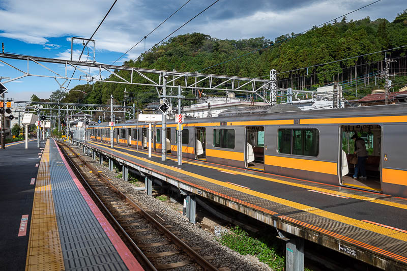 Japan-Tokyo-Hiking-Mitake-Hinodesan - At Ome station you have to change to either another special rapid or the local train, both heading to Okutama. I had to take the local because my stat