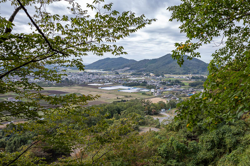 Japan-Tokyo-Hiking-Iwafuneyama-Koishiyama - Iwafune down there.