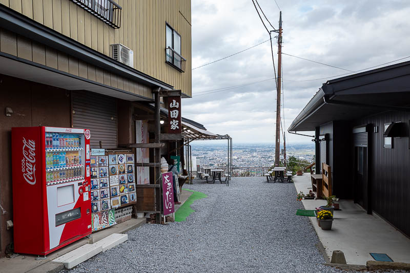 Japan-Tokyo-Hiking-Iwafuneyama-Koishiyama - It is a road down from this point if you want it to be. This is actually a cafe, that was open, on a Thursday.