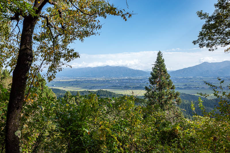 Japan-Niigata-Hiking-Bodaijiyama - In the other direction, more blue sky.