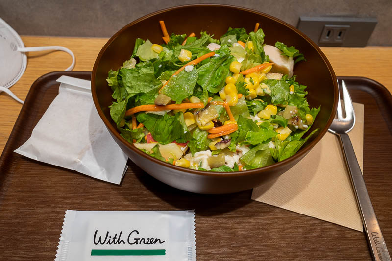 Japan-Tokyo-Ueno-Rain - At 11:30, I decided it was time for an early lunch. I went to girl business salad and had lunch with secretaries. This salad is designed to balance my