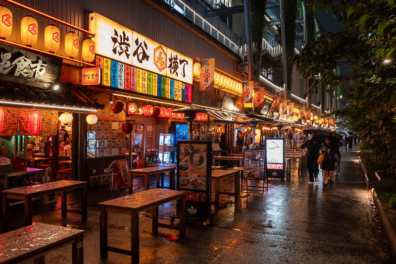 Japan-Tokyo-Shibuya-Ramen - Time to head up to the roof garden. The bottom level is highly touristed tourist trap restaurants.
