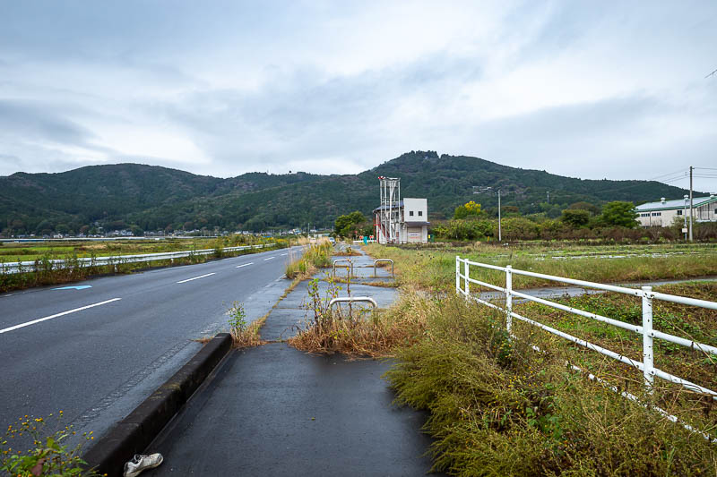 Japan-Tokyo-Hiking-Kasama-Wakaguni - Here is an example of the road I ran up. The mountains look very small from here. They were indeed quite small, but probably bigger than that over the