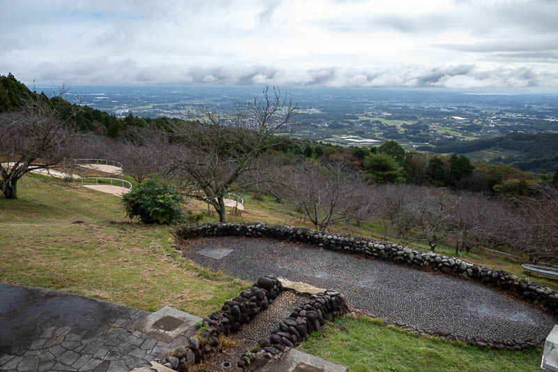 Japan-Tokyo-Hiking-Kasama-Wakaguni - Lots of picnic areas. There was even a cafe although it was not open. I bought a bonus bottle of pocari sweat from the vending machine. It was only 20