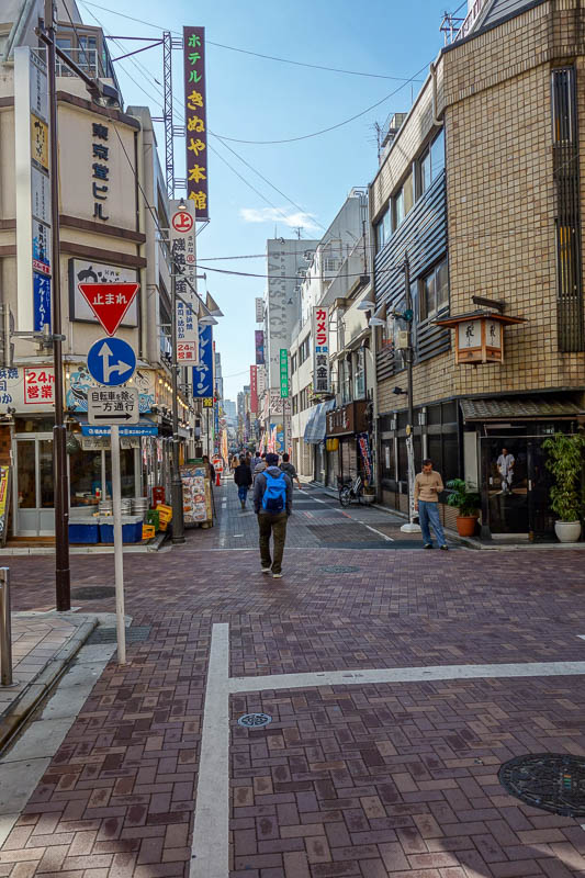 Japan 2015 - Tokyo - Nagoya - Hiroshima - Shimonoseki - Fukuoka - At this time of day, it is very quiet. Despite having been here on previous trips, I have never really explored past the main station street. There ar