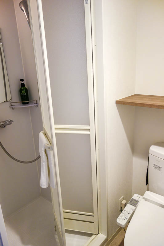 Japan 2015 - Tokyo - Nagoya - Hiroshima - Shimonoseki - Fukuoka - The bathroom seems adequate. The shower door folds and opens inwards, a large person would never get out again.