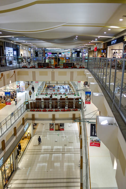Japan 2015 - Tokyo - Nagoya - Hiroshima - Shimonoseki - Fukuoka - Boring mall pic. Quite a large place for Japan, very modern.