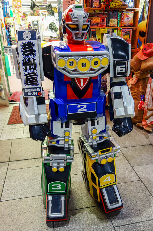 Japan 2015 - Tokyo - Nagoya - Hiroshima - Shimonoseki - Fukuoka - Voltron was standing to greet me at the start of the shopping street. The real Voltron, not the stupid secon generation one made up of only lions.