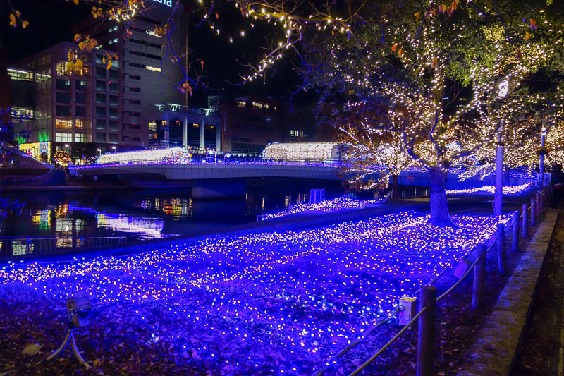 Japan-Kitakyushu-Kokura-Monorail - Kokura is also encouraging buying day December 25.