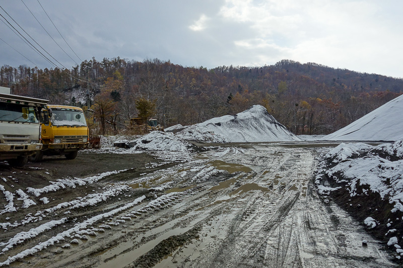 Japan-Sapporo-Hiking-Snow-Mount Soranuma - The quarry car park, but which way to go?