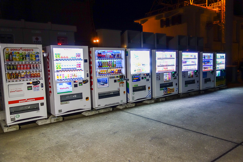 Visiting 9 cities in Japan - Oct and Nov 2016 - Its freezing but after running up I was hot and thirsty. Luckily theres no shortage of vending machines. This is just one of at least 10 similar setup