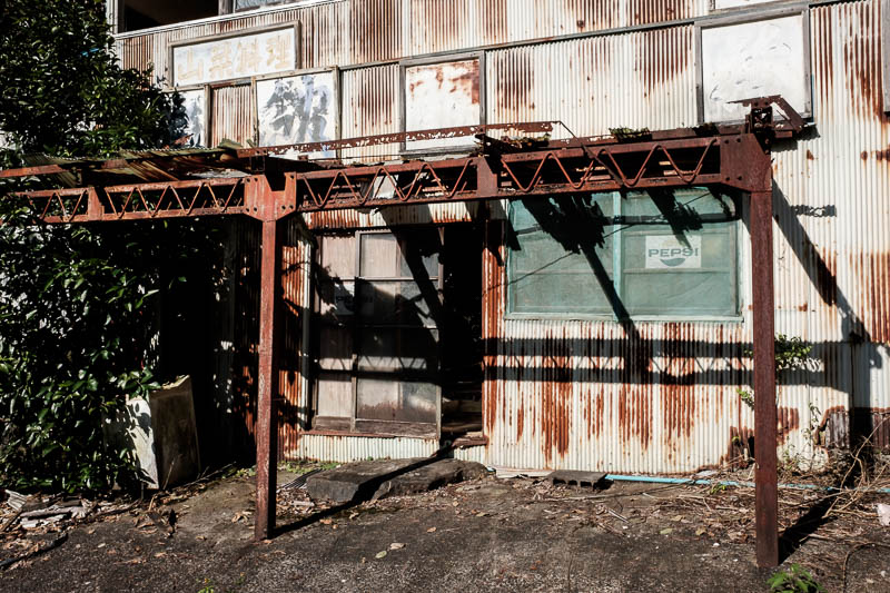 Back to Japan for even more - Oct and Nov 2017 - Luckily I used the vending machine, because this old shack is no longer serving pepsi to thirsty hikers. Similar abandoned buildings seem to be a feat