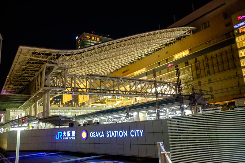 Japan-Osaka-Umeda-Mall-Food - I really like the huge roof over the JR Osaka station.